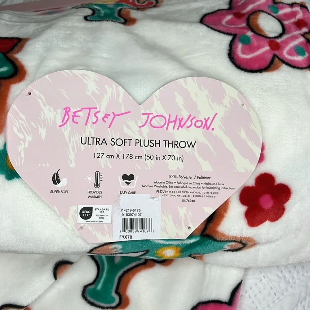 Betsey Johnson Ultra Soft Plush Christmas Throw, NWT